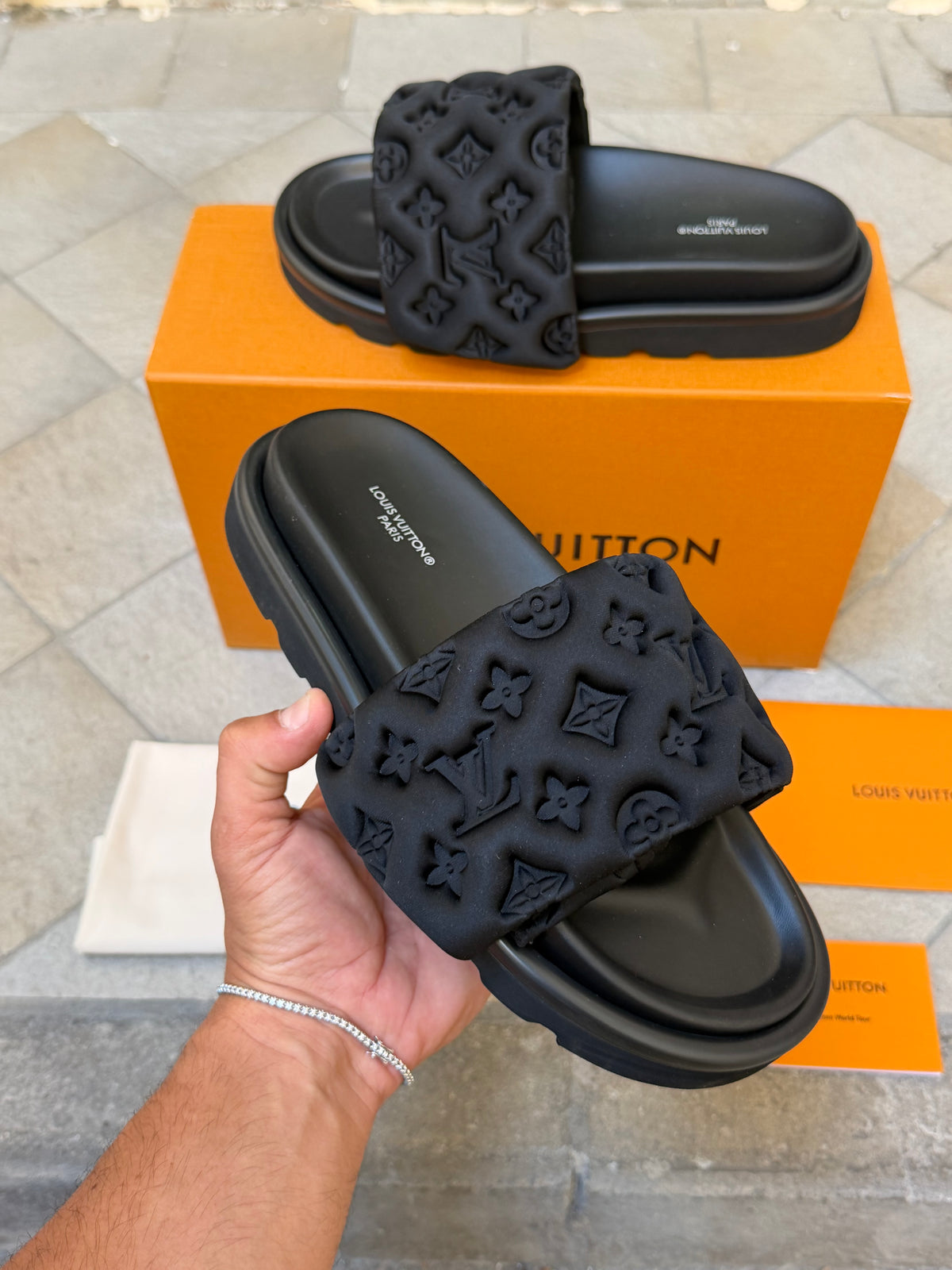 LOUIS VUITTON