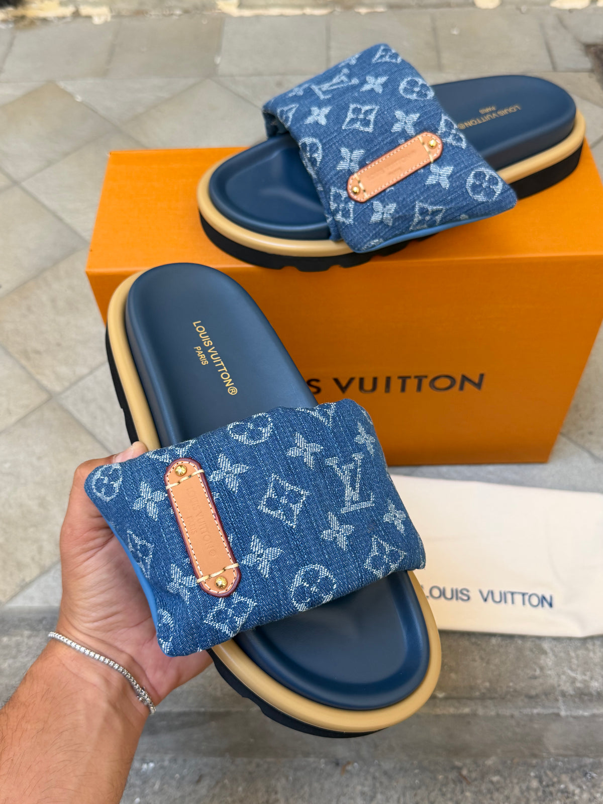 LOUIS VUITTON