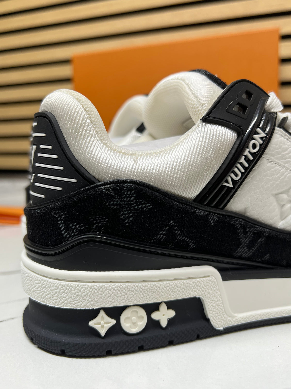 LOUIS VUITTON