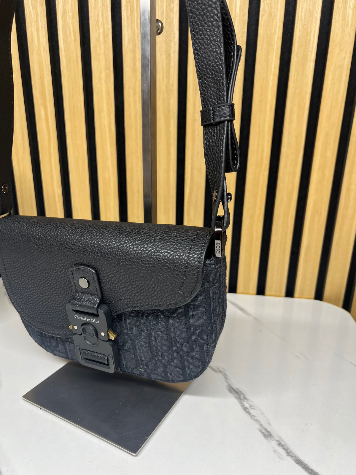 DIOR