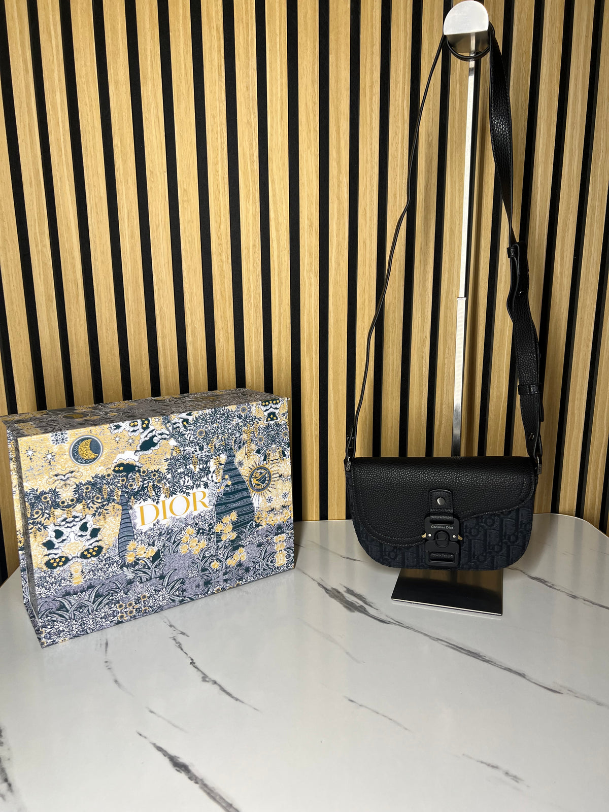DIOR