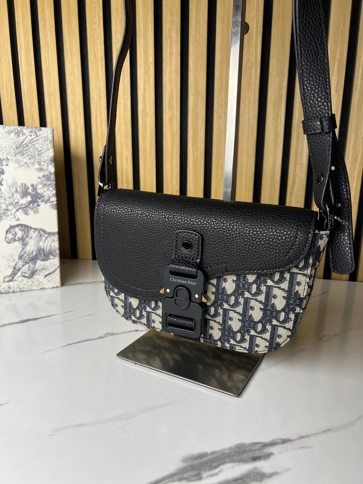 DIOR