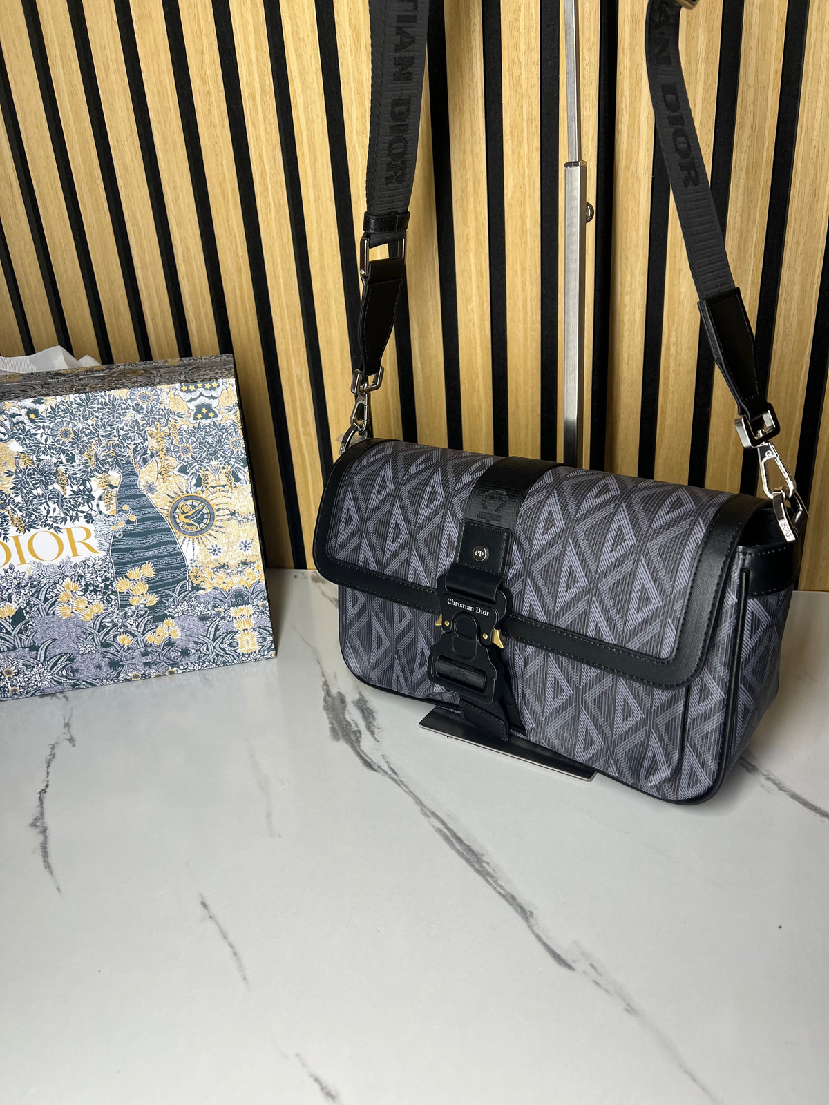 DIOR