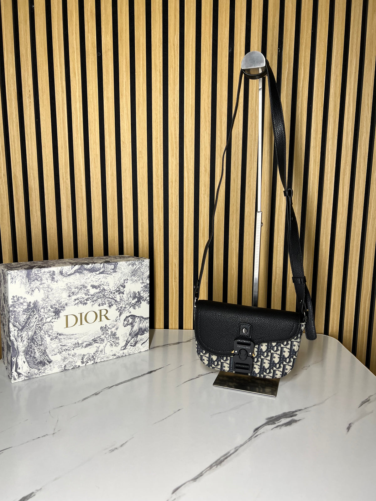 DIOR