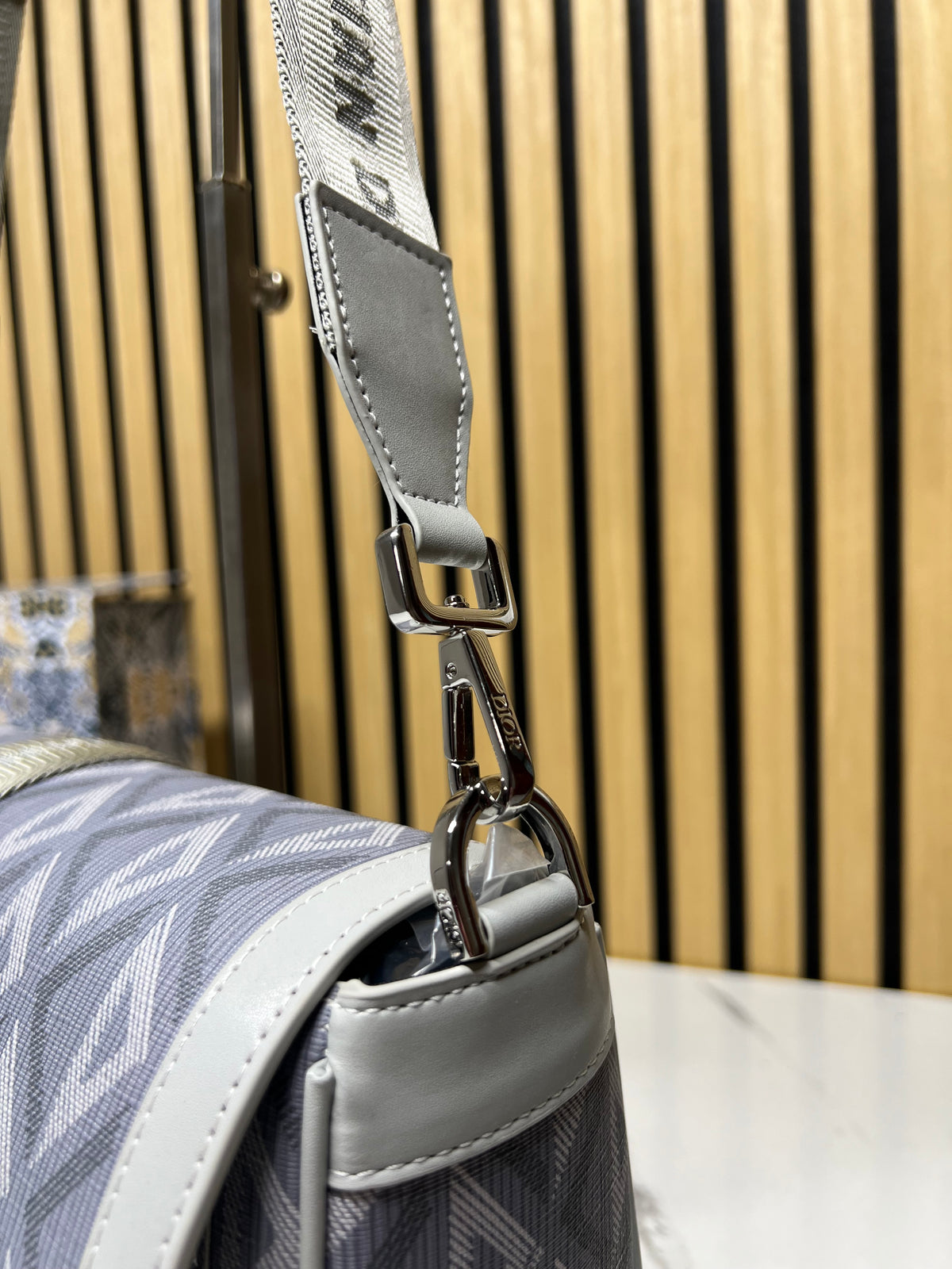 DIOR