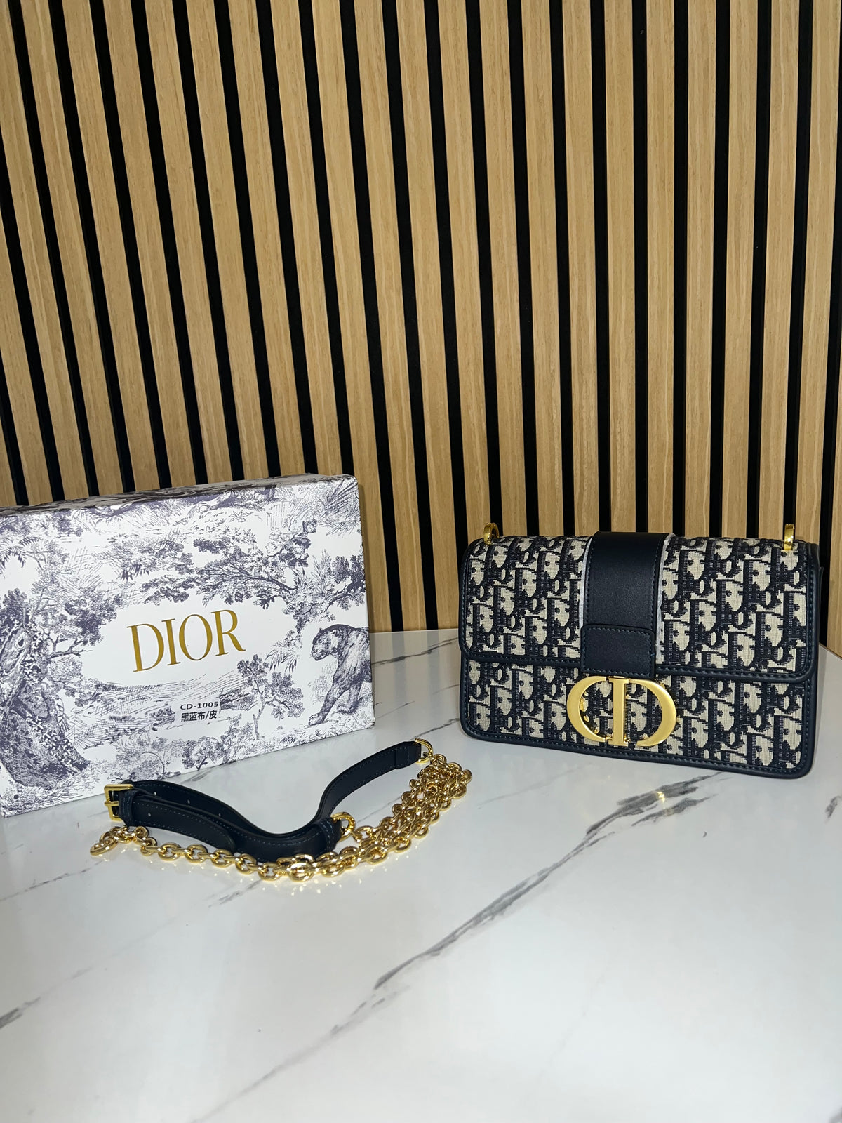 DIOR