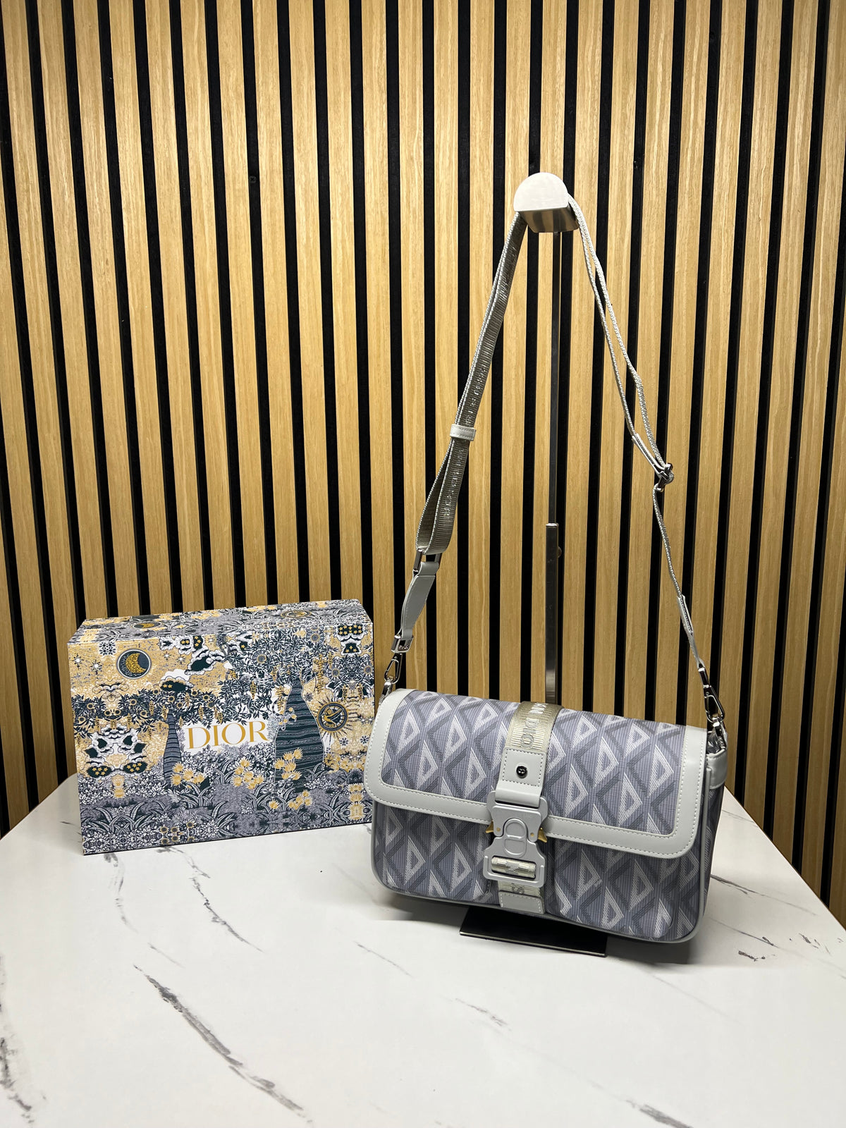 DIOR