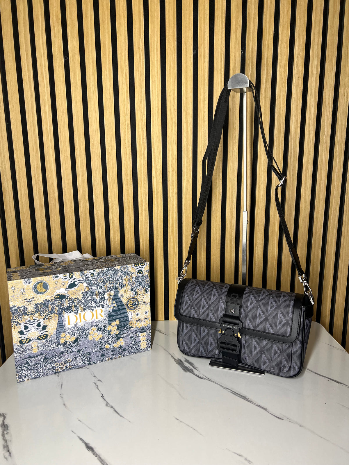 DIOR